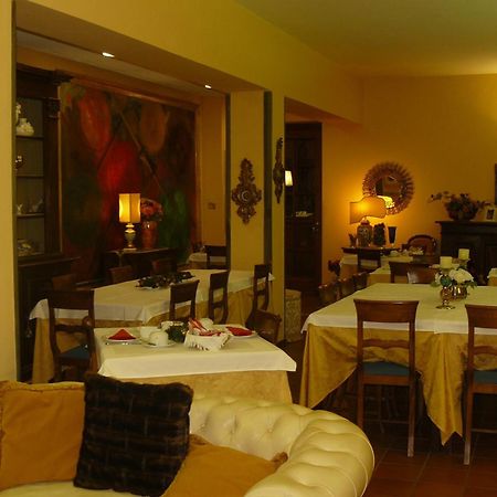 Hotel La Rocca Γκούμπιο Εξωτερικό φωτογραφία