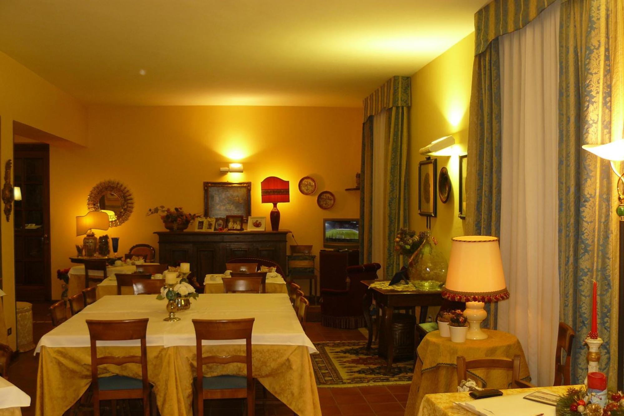 Hotel La Rocca Γκούμπιο Εξωτερικό φωτογραφία