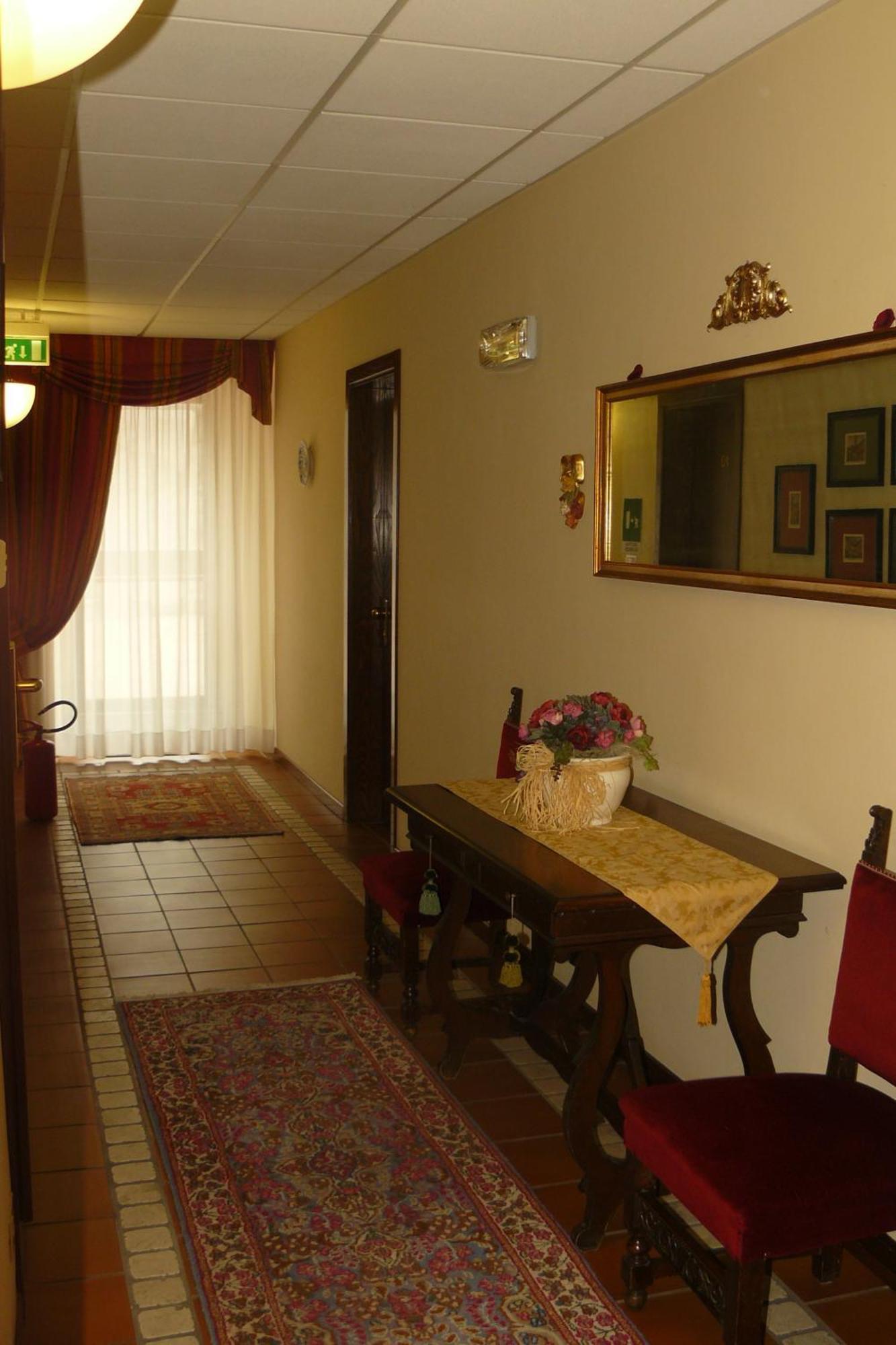 Hotel La Rocca Γκούμπιο Εξωτερικό φωτογραφία