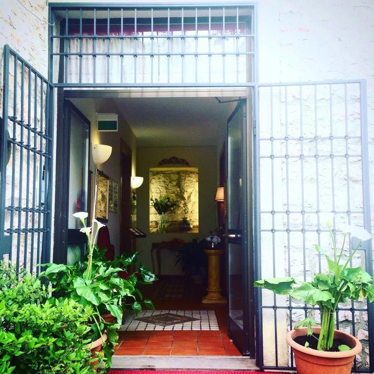 Hotel La Rocca Γκούμπιο Εξωτερικό φωτογραφία
