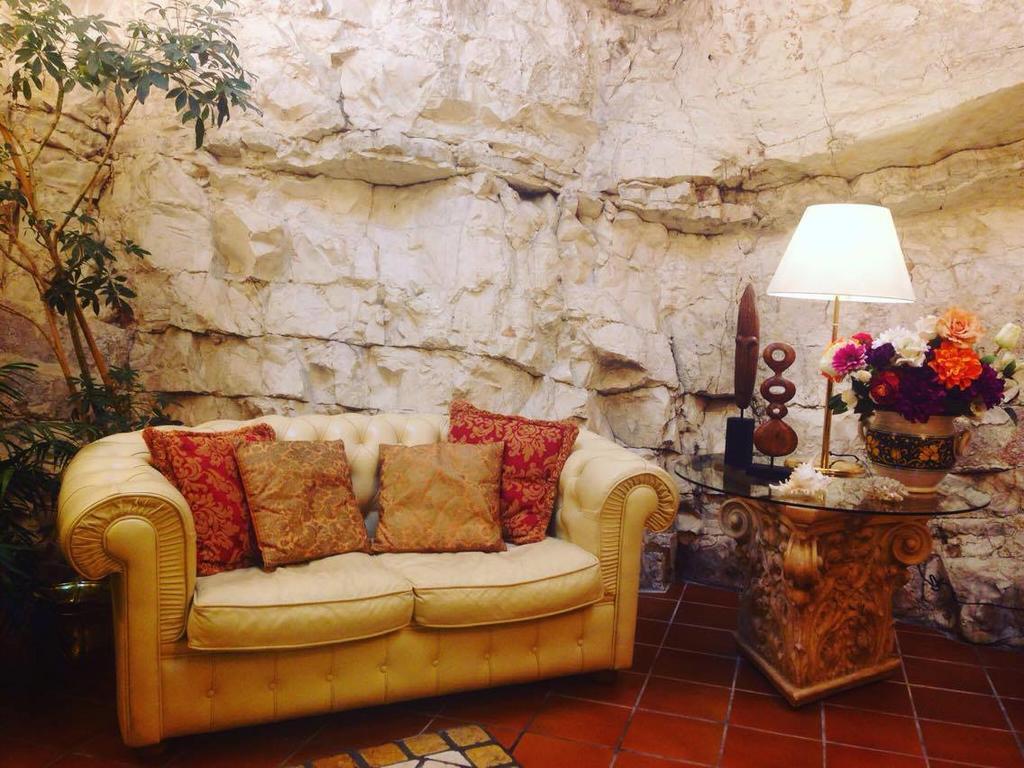 Hotel La Rocca Γκούμπιο Εξωτερικό φωτογραφία