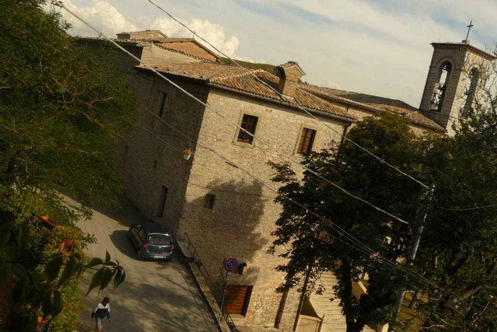 Hotel La Rocca Γκούμπιο Εξωτερικό φωτογραφία